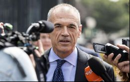 Cottarelli, ex funcionario del FMI y defensor de la austeridad, no ha logrado formar un gabinete de transición por no contar con la confianza del parlamento 