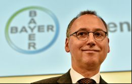 Con la autorización del Dpto. de Justicia estamos casi en el objetivo de convertirnos en una empresa líder en la economía agrícola dijo Werner Baumann. 