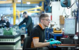 Las nóminas no agrícolas subieron en 223.000 empleos en mayo debido a que el clima más cálido contribuyó a un incremento de las contrataciones en construcción