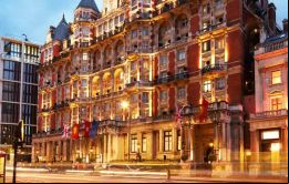Se trata del Hotel Mandarin Oriental del barrio londinense de Knightsbridge, cerca de los lujosos grandes almacenes Harrods, del que se ignora si provocó víctimas. 