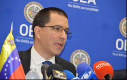 Arreaza explicó que Pence había dado “órdenes muy precisas de carácter injerencista” para que los países de la OEA apoyasen intervenir en Venezuela