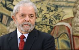 En la carta, Lula dice que cuando quedó claro que me detendrían a la fuerza, sin crimen ni pruebas, decidí quedarme en Brasil para enfrentar a mis verdugos