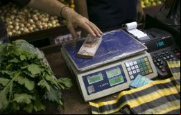Según la Asamblea Nacional, la inflación anualizada hasta mayo fue de un 24.571% y cerraría el año en un 300.000%, luego de llegar el mes pasado al 110,1%