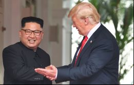 “Por ejemplo, tienen grandes playas. Yo digo 'mira eso, podría hacerse un gran complejo inmobiliario ahí'. Y se lo expliqué (a Kim)”, indicó el presidente