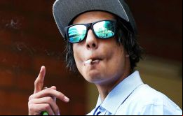 Joshua Jeffrey fue acusado de crueldad agravada después de que aporreara a las aves con un palo, estando borracho, en una playa en Tasmania.
