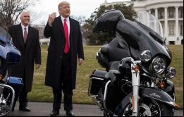  ”Batallé mucho por ellos y finalmente no pagarán aranceles por vender en la UE (...) Los gravámenes son una excusa de Harley Davidson”, dijo Trump en Twitter.