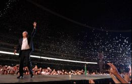 Más de 100.000 personas atendieron al cierre de campaña de Andrés Manuel López Obrador en el estadio Azteca