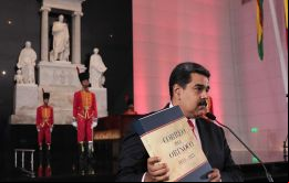 ”Cada vez que la culebra venenosa de Mike Pence abre la boca, yo me siento más fuerte, más claro de cuál es el camino (...)” afirmó Maduro