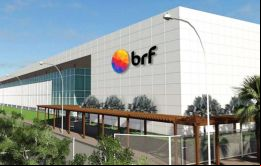 BRF de Brasil dijo que ajustará operaciones en 22 de sus 35 plantas para alinear su producción con una menor demanda. 