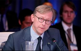 “Nuestro objetivo con respecto a las sanciones de energía, es incrementar la presión al régimen iraní reduciendo a cero sus ingresos por la venta de crudo”, dijo Hook