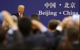 Horas antes que los aranceles entraran en vigor, Donald Trump advirtió que podrían imponer aranceles sobre bienes chinos hasta US$500.000 millones
