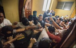 En Diriamba, un centenar de seguidores del gobierno del ex Sandinista irrumpieron en la basílica de la ciudad, agrediendo a jerarcas católicos.