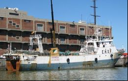 Pesquero español Dorneda en puerto de Montevideo
