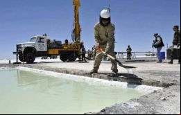 El yacimiento, descubierto en el segundo semestre de 2017, está situado a 4.500 metros de altitud en una región fronteriza con Bolivia, al norte del lago Titicaca