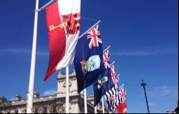 Londres continuará colaborando con estas jurisdicciones y manteniéndolas informadas a medida que la Propuesta de Ley vaya siendo desarrollada