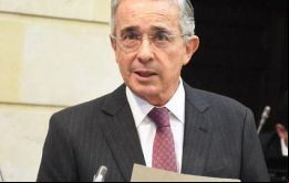 Me siento moralmente impedido para actuar como senador y, al mismo tiempo, adelantar mi defensa. Por lo anterior, renuncio al Senado de la República