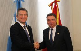 El ministro de Agroindustria, Luis Miguel Etchevehere y su par español de Agricultura y Pesca Luis Planas suscribieron el memorando en Buenos Aires