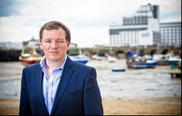 Si los qataríes han incumplido las normas, deberían enfrentar sanciones”, declaró Damian Collins, integrante de la Cámara de los Lores de Inglaterra