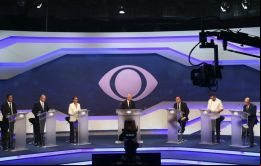 Organizado por Bandeirantes el debate se prolongó hasta pasada la una de la madrugada, con participación de ocho de los trece candidatos para el 7 de octubre