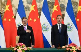En Beijing, los cancilleres salvadoreño y chino firmaron el documento que establece las relaciones diplomáticas entre sus países