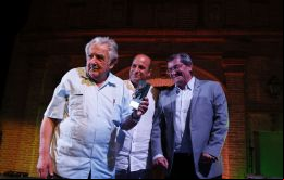 En su intervención, de unos 45 minutos, Mujica aseguró que ni los tiros ni los desastres naturales son la revolución