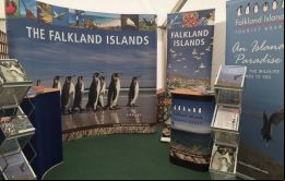 Falkland Islands Holidays dijo que el stand incorporó un despliegue de multimedia con material filmado por la Televisión de las Falklands