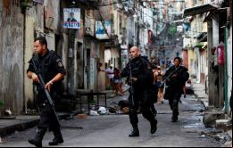 En el operativo participaron más de 200 policías y agentes de otros cuerpos de Río de Janeiro en cumplimiento de 48 mandatos de prisión