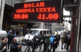 El Peso en dos días acumula una depreciación de casi 20%, y de 53% en lo que va del año, convirtiendo la divisa argentina en la más desvalorizado en el mundo 