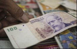 El mercado reaccionó tras un jueves negro en que el Banco Central argentino subió a 60% las tasas de interés, y aumentó los encajes de los bancos