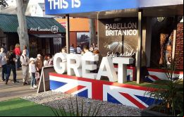 La Embajada Británica está en la Expo Prado, con un pabellón de estética renovada, que invita a dar un paseo por el Underground de Londres