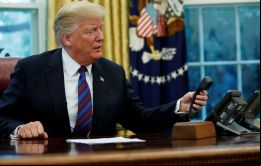El Presidente Macri está haciendo un excelente trabajo en esta muy difícil situación económica y financiera, afirmó Trump en un comunicado