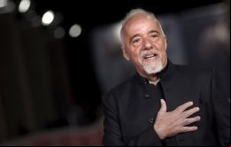 Paulo Coelho, uno de los novelistas de Brasil más reconocidos en el extranjero, expresó sus impresiones en una columna que fue difundida por The Guardian