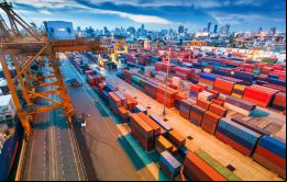 Las exportaciones de China a EE.UU. crecieron en el octavo mes del año un 6,9%, mientras que las importaciones cayeron un 0,9%