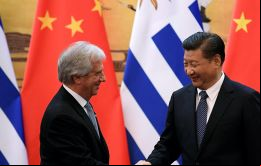 Las relaciones diplomáticas entre Uruguay y Beijing se establecieron en 1988, bajo el primer gobierno del entonces presidente Julio María Sanguinetti