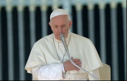 La decisión del papa se tomó el 12 de septiembre y la dimisión del estado clerical conlleva la dispensa de todas las obligaciones unidas a la sagrada ordenación.