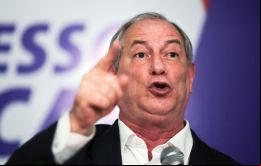 Gomes, que fue ministro de Integración Nacional de Lula, dijo que discutiría con los líderes del PDT la posición para la segunda vuelta