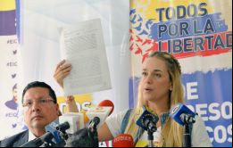 Somos familiares de presos políticos que estamos pidiéndole, exigiéndole a ONU, que envíe a la alta comisionada de DD.HH. a Venezuela, dijo Lilian Tintori