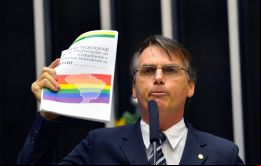Bolsonaro se mostró amigo de la población homosexual y divulgó un video con el efusivo apoyo de un reconocido maquillador homosexual de la farándula brasileña