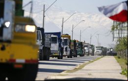Los camioneros mantienen bloqueos en Punta Arenas; en Bahía Chilota, comuna de Porvenir, y en la entrada a Puerto Natales