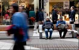 La tasa de desocupación femenina fue 7,4%, aumentando 0,5 pp. en doce meses, y para los hombres se situó en 6,8%, un 0,2 pp. más que en igual trimestre de 2017