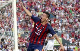El atacante de Cerro Porteño deslumbró al país guaraní al marcar la apertura de la cuenta ante Olimpia (2-2), en uno de los duelos más apasionantes de Sudamérica. 
