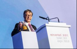 El millonario fundador de Microsoft explicó que más de la mitad de la población mundial carece de instalaciones sanitarias limpias y cómodas