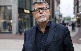 Cuando estoy en Tinder y dice que tengo 69 años, no obtengo una respuesta, le dijo Ratelband al juez.