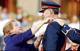 El Jefe del ejército Ricardo Martínez afirmó que hay oficiales y cuadro permanente que compra armas por la vía legal, que terminan vendidas a grupos narcos