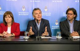 Macri estaba abordando públicamente el tema de la violencia en el fútbol flanqueado por los ministros Bullrich y Garavano mientras el dólar estadounidense subía frente al peso argentino.