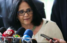 Por orden del presidente Bolsonaro, presento a la ministra Alves, quien se encargará de la cartera de la Mujer, la Familia y los Derechos Humanos