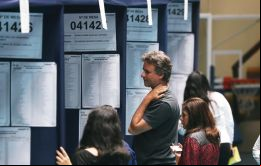El 79,16% votó por prohibir la reelección de los parlamentarios y el 83,79% se opuso a restituir la bi-cameralidad del Congreso, tal como lo pedía Vizcarra