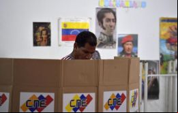 En una jornada con escasa participación, el oficialismo se adjudicó la mayoría de los 2.459 escaños en disputa en 335 municipios en la capital y los 23 estados del país
