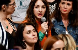 Thelma Fardín ha hecho pública una denuncia contra Darthes por presunta violación cuando se encontraban de gira con el programa infantil Patito Feo en Nicaragua. Ella tenía 16 y él 45.