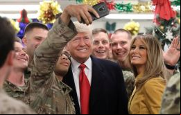 Trump hizo estas declaraciones tras llegar junto a su esposa, Melania, a la base aérea Al Asad, situada al oeste de Bagdad, capital de Irak
